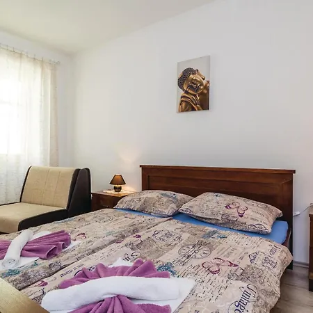 Gorgeous Home In Selce With House Sea View