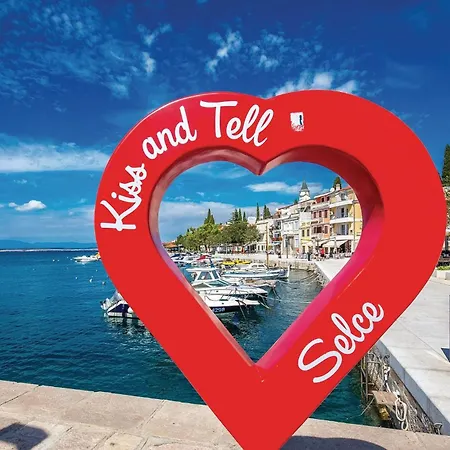 Gorgeous Home In Selce With House Sea View *