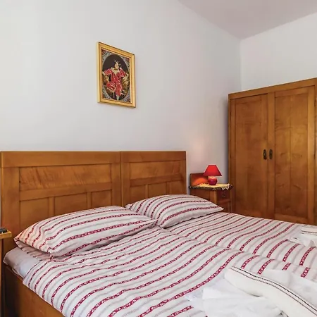 Gorgeous Home In Selce With House Sea View Selce