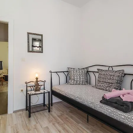 2 Bedroom Beautiful Home In Selce *