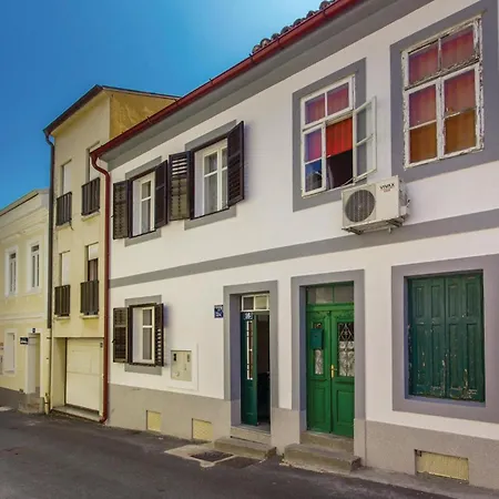 2 Bedroom Beautiful Home In Selce Holiday home
