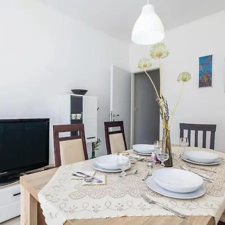 2 Bedroom Beautiful Home In Selce Holiday home *