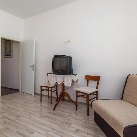2 Bedroom Beautiful Home In Selce *