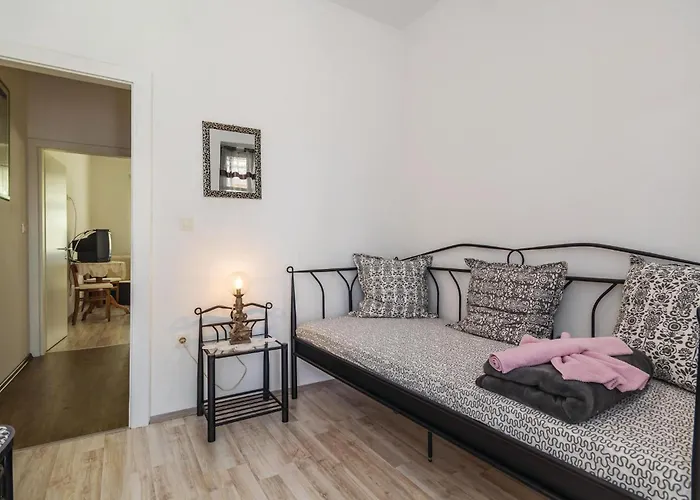 2 Bedroom Beautiful In *