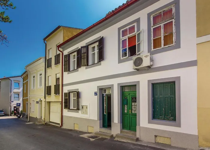 2 Bedroom Beautiful In بيت للعطل