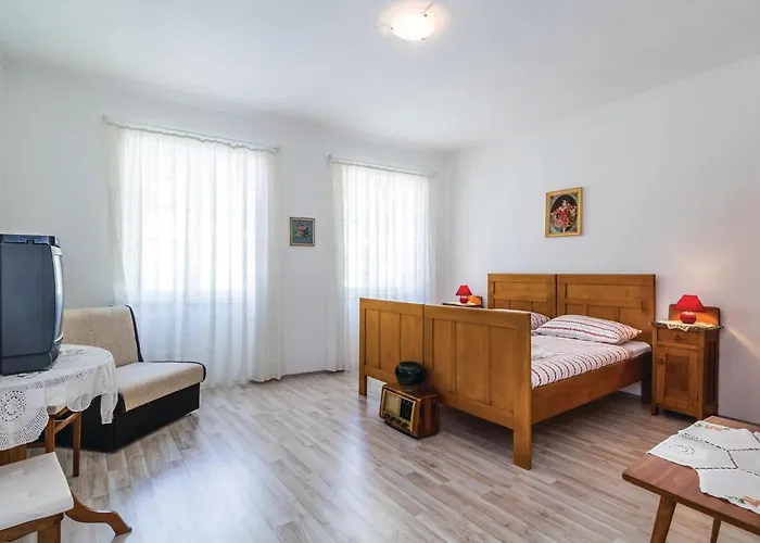 بيت للعطل 2 Bedroom Beautiful In سيلتسي